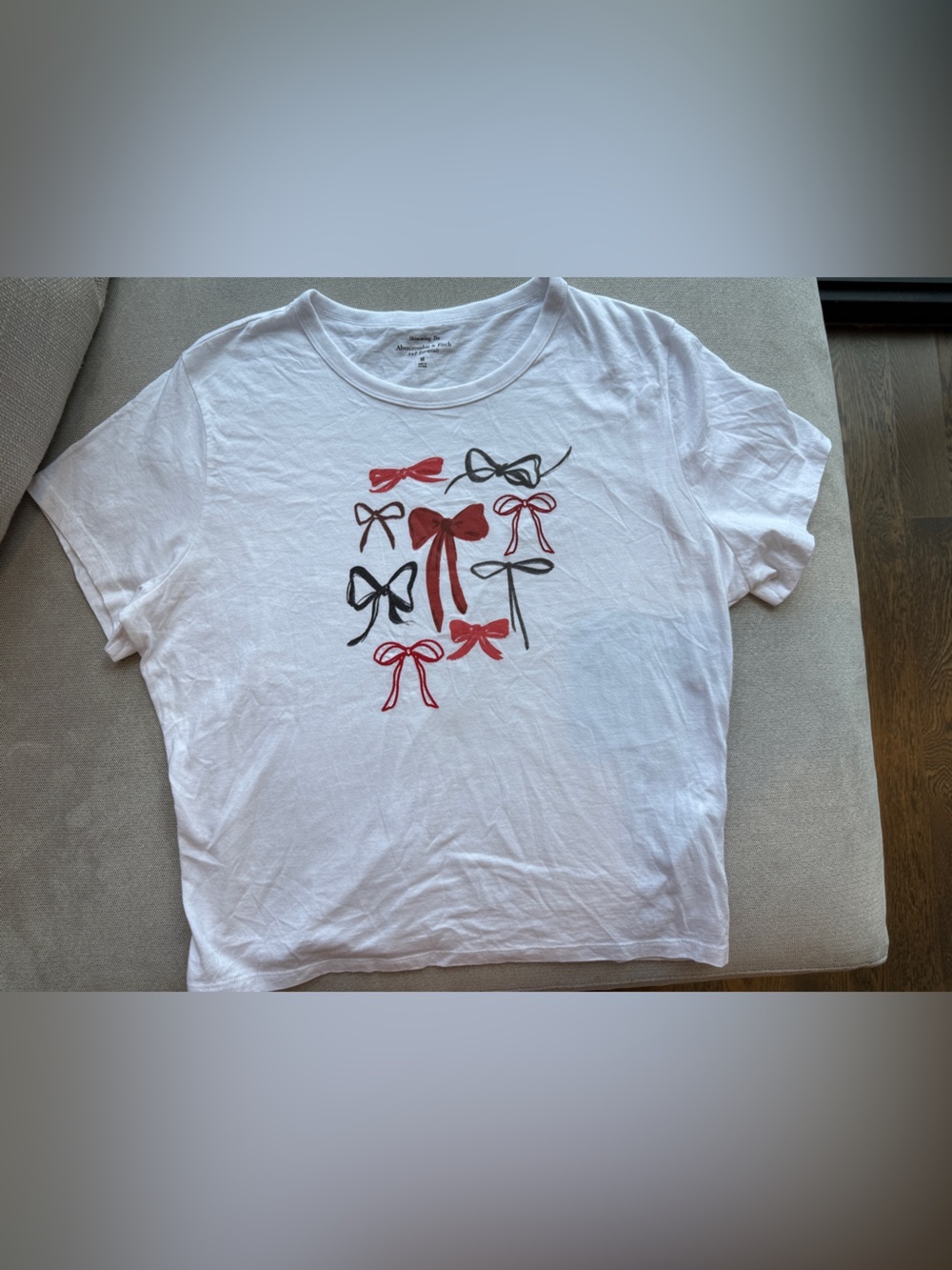 Abercrombie & Fitch White T-Shirt with Red & Black Bow Graphic Embroidery M